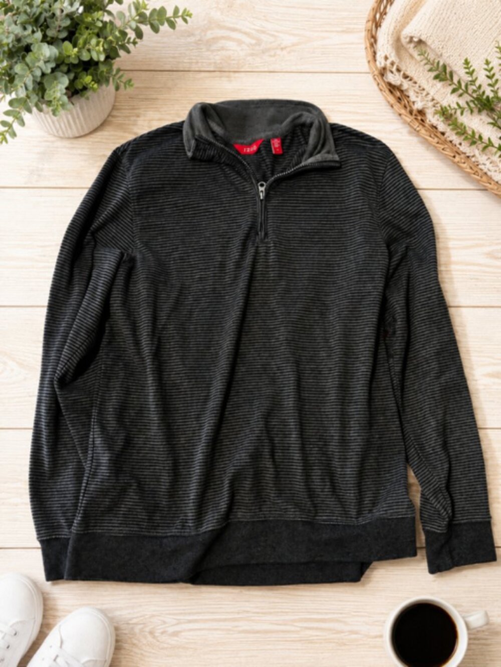 IZOD Men’s Quarter-Zip Pullover – Size Medium